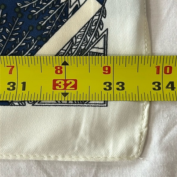 R-2237- Women's Scarf Blue Green Cream Colors NWT - Picture 4 of 8